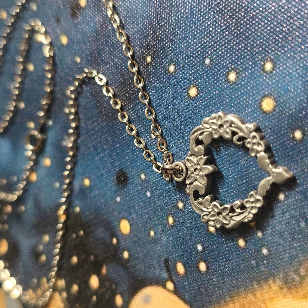 Tennesmed Pewter Floral Heart Pendant Necklace